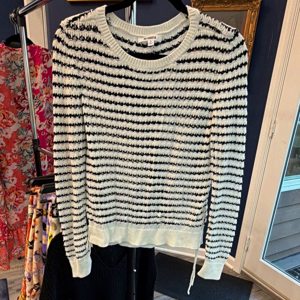 BB Dakota Striped Knit Pullover Sweater Crew Neck Tie Side Lightweight S